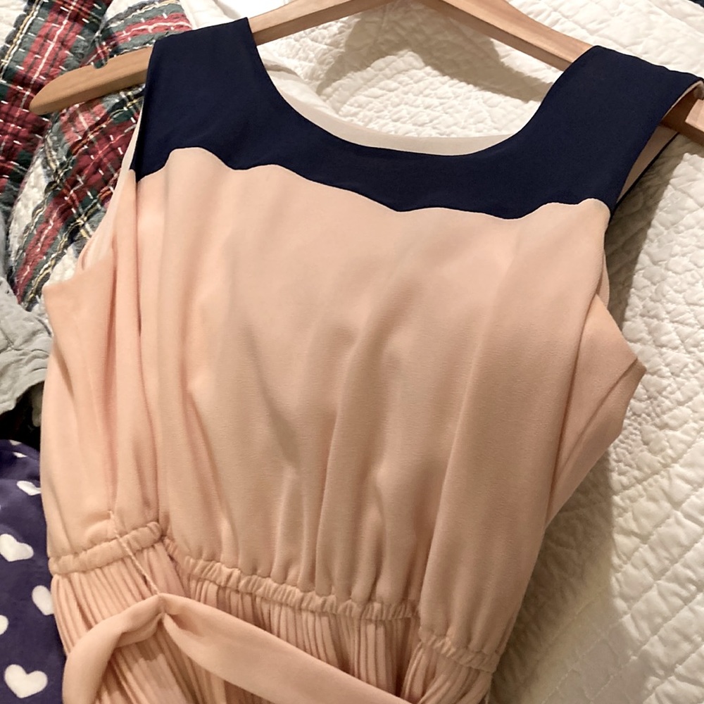 Beautiful sleeveless and pleated boutique dress in blush, navy and coral.